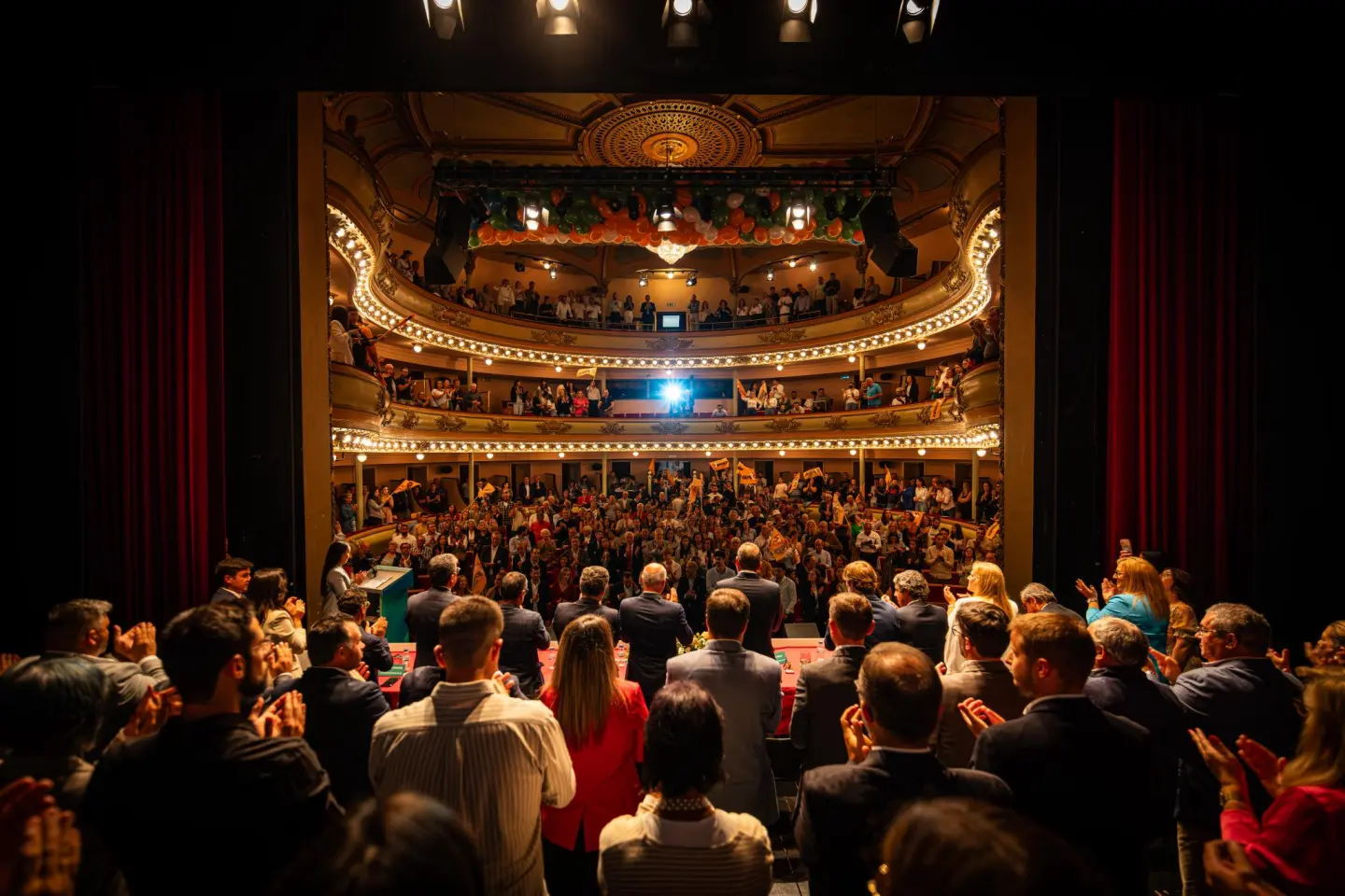 Teatro Ribeiro Conceição encheu para a apresentação dos candidatos da coligação “Todos Juntos por Lamego”